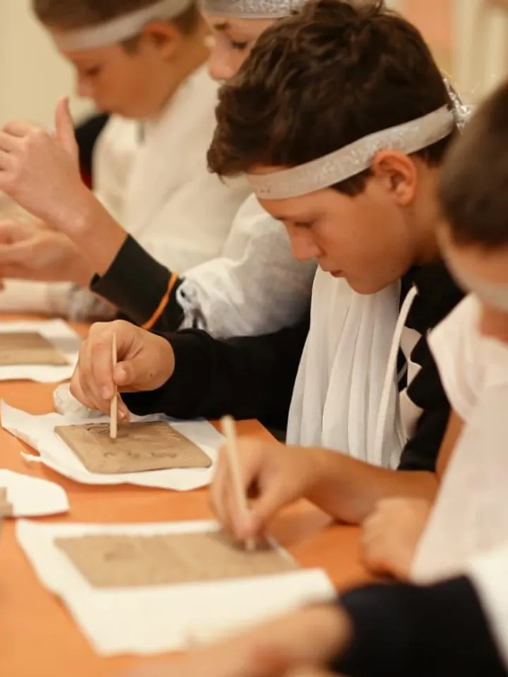 Пишем клинописью на глиняной табличке